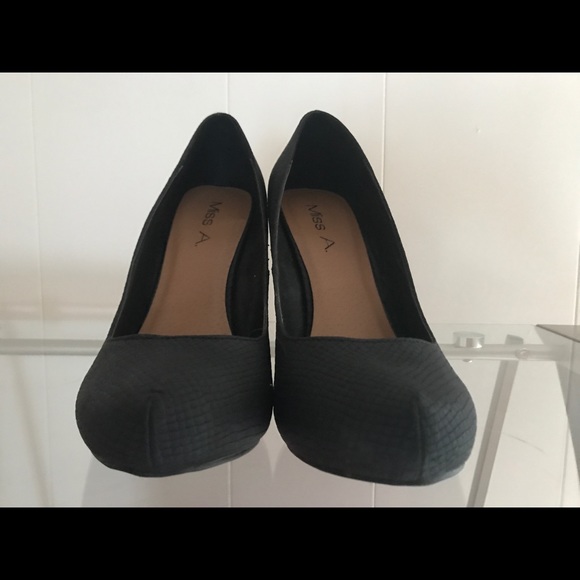 Black high heel shoes size 8.5 - Picture 4 of 4